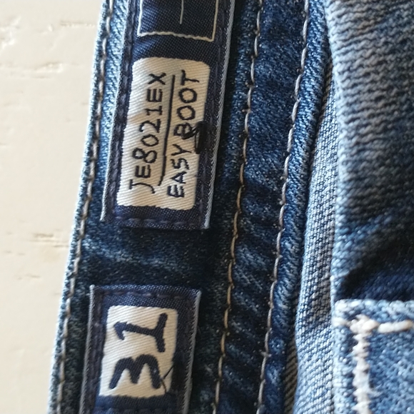 31 x 34 Miss Me Jeans - Picture 4 of 11